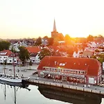 Appartement Charmantes Am Hafen Mit Gratis Bettwaesche-paket Und Terrasse Neustadt in Holstein