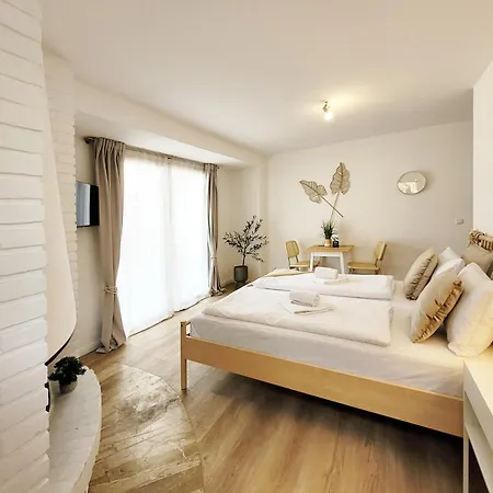 Charmantes Am Hafen Mit Gratis Bettwaesche-paket Und Terrasse Appartement