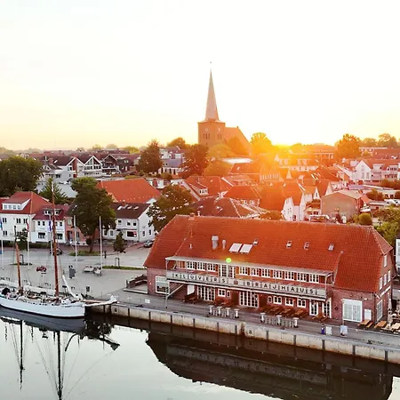 Lägenhet Charmantes Am Hafen Mit Gratis Bettwaesche-paket Und Terrasse Neustadt in Holstein